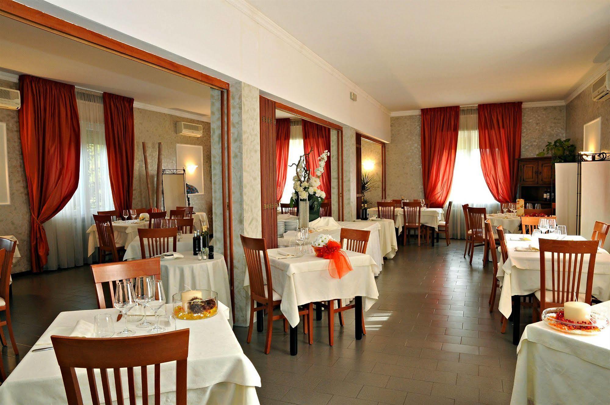 Hotel Mini Palace - Country House Molinella Exterior foto